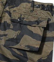 画像をギャラリービューアに読み込む, 【BUZZ RICKSON'S/バズリクソンズ】WILLIAM GIBSON COLLECTION BLACK TIGER PATTERN TROUSERS OVER DYE