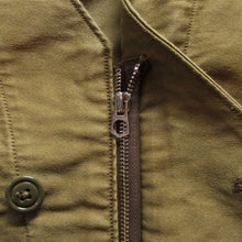 画像をギャラリービューアに読み込む, 【FREEWHEELERS/フリーホイーラーズ】“SPEED ENGINEER” SLEEVELESS COAT KHAKI