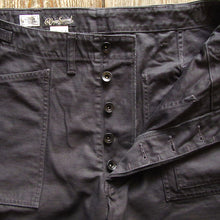 画像をギャラリービューアに読み込む, 【FREEWHEELERS/フリーホイーラーズ】“GRUNTS” CUT-LENGTH TROUSERS BLACK