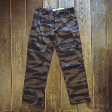 画像をギャラリービューアに読み込む, 【BUZZ RICKSON'S/バズリクソンズ】WILLIAM GIBSON COLLECTION BLACK TIGER PATTERN TROUSERS OVER DYE