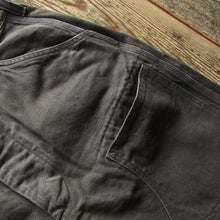 画像をギャラリービューアに読み込む, 【FREEWHEELERS/フリーホイーラーズ】“BAKERSFIELD” CUT-LENGTH TROUSERS YARN-DYED INK BLACK