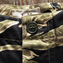 画像をギャラリービューアに読み込む, 【BUZZ RICKSON'S/バズリクソンズ】GOLD TIGER PATTERNS SHORTS