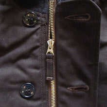 画像をギャラリービューアに読み込む, 【FREEWHEELERS/フリーホイーラーズ】“KNUCKLE BONES” on “AAF 90thBG 400thBSQ” CIVILIAN DECK JACKET
