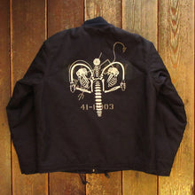 画像をギャラリービューアに読み込む, 【FREEWHEELERS/フリーホイーラーズ】“KNUCKLE BONES” on “AAF 90thBG 400thBSQ” CIVILIAN DECK JACKET
