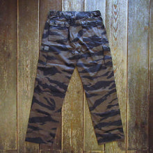 画像をギャラリービューアに読み込む, 【BUZZ RICKSON&#39;S/バズリクソンズ】WILLIAM GIBSON COLLECTION BLACK TIGER PATTERN TROUSERS OVER DYE

